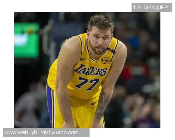 里夫斯谈与詹姆斯东契奇共打球的责任感与自我期许